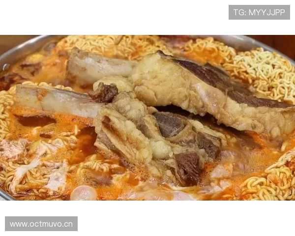 哈兰德冰箱里塞满牛排，训练完直接啃生肉？